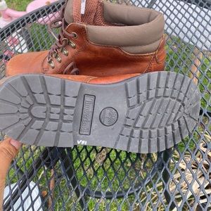 Zapatos color cafés de la marca timberland